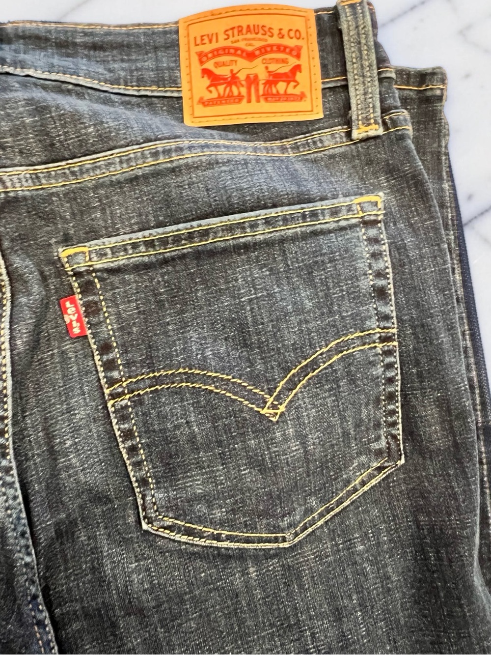 Levi's Stone Wash Blue Denim Jeans with Contrast Stitching - Picture 7 of 9